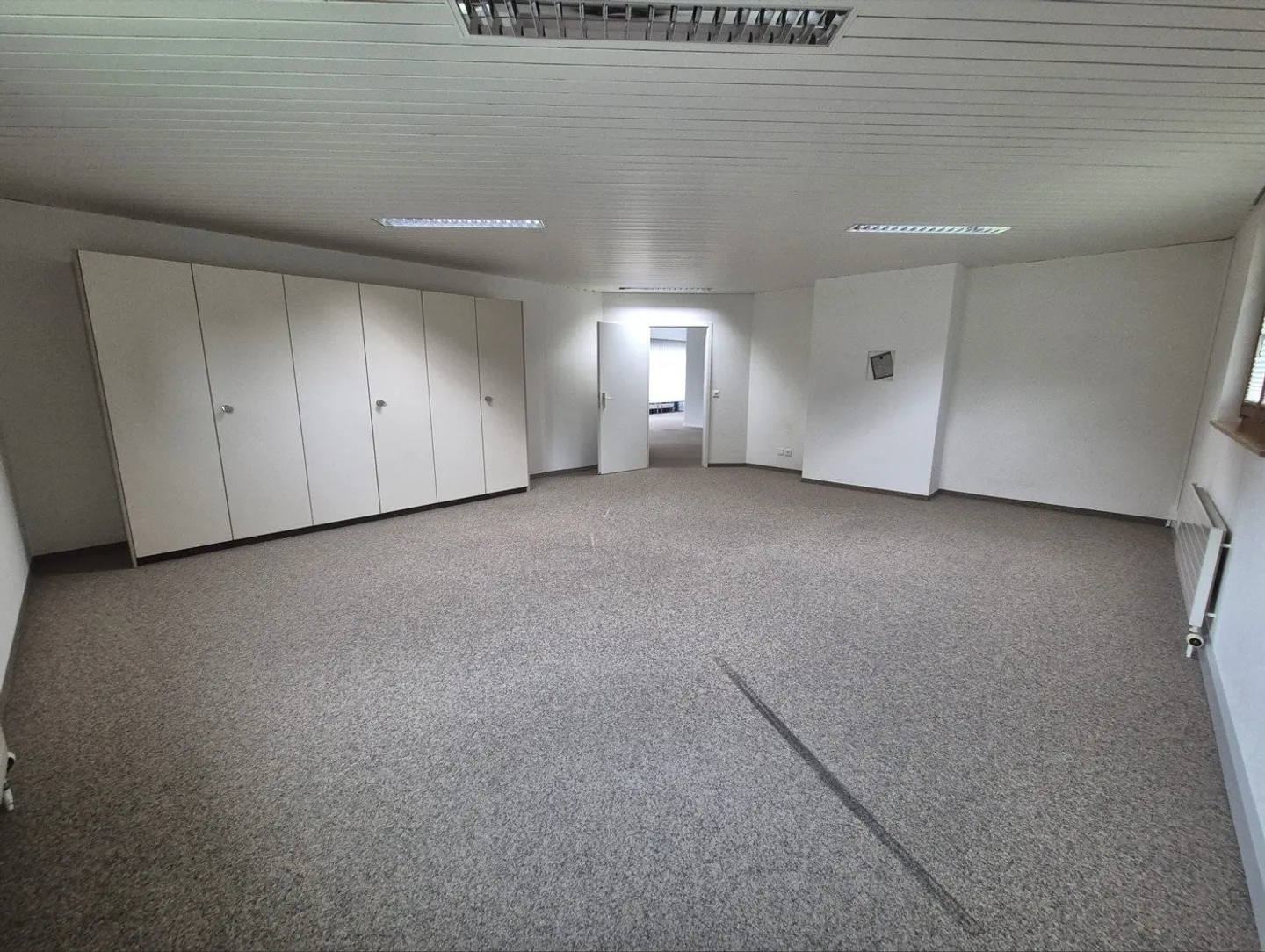Attractive commercial, office or retail space on the ground floor (approx. 130m²) - Photo 6 of 10
