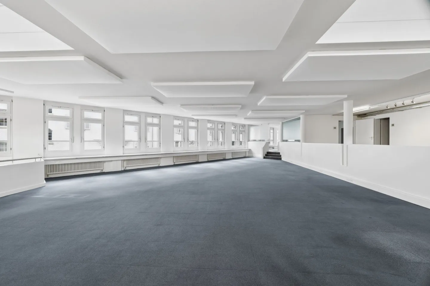 Espace de Bureau Spacieux au Calme - Photo 2 sur 11