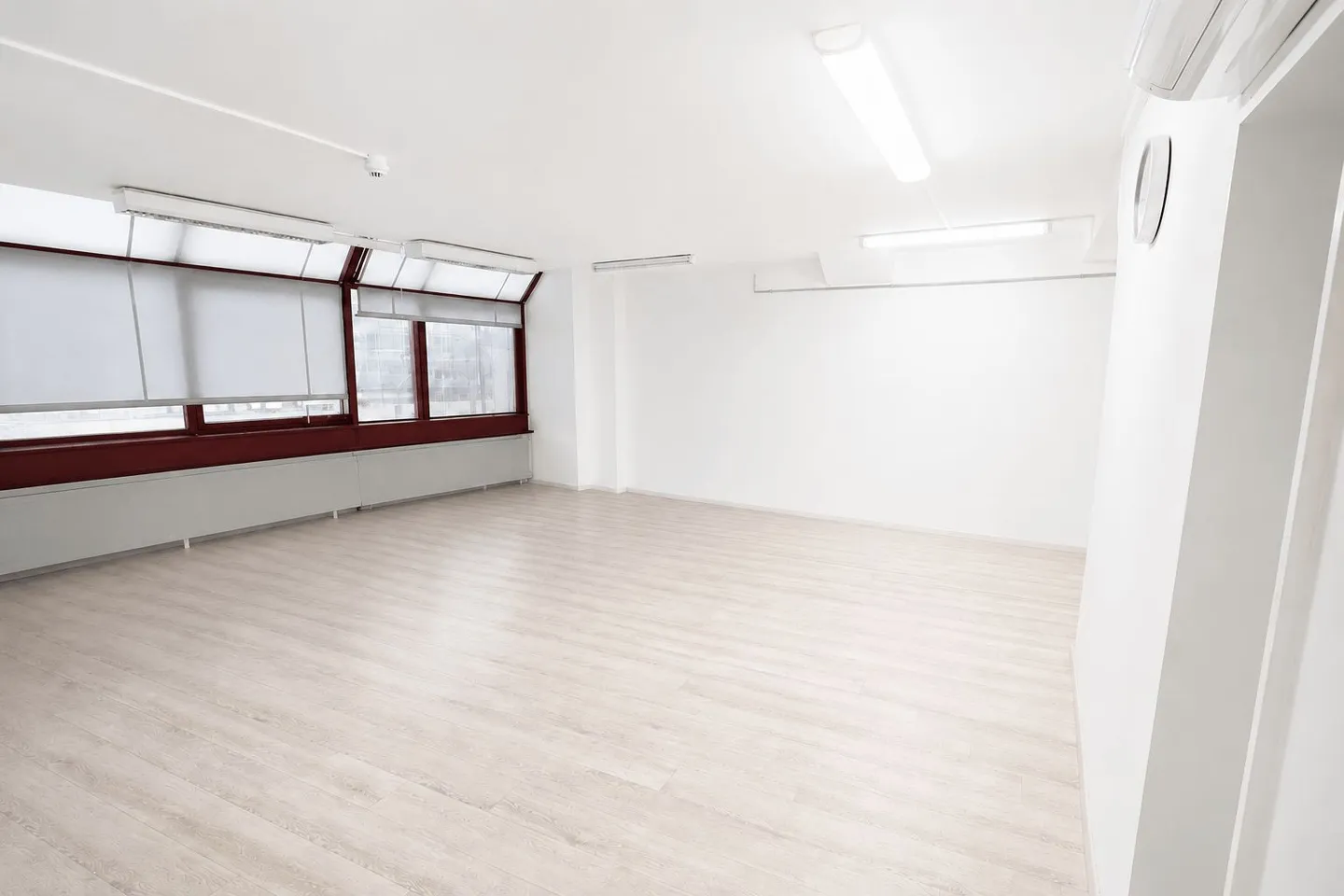 Espace de bureau de 200m² avec terrasse sur le toit à usage exclusif - Photo 1 sur 8