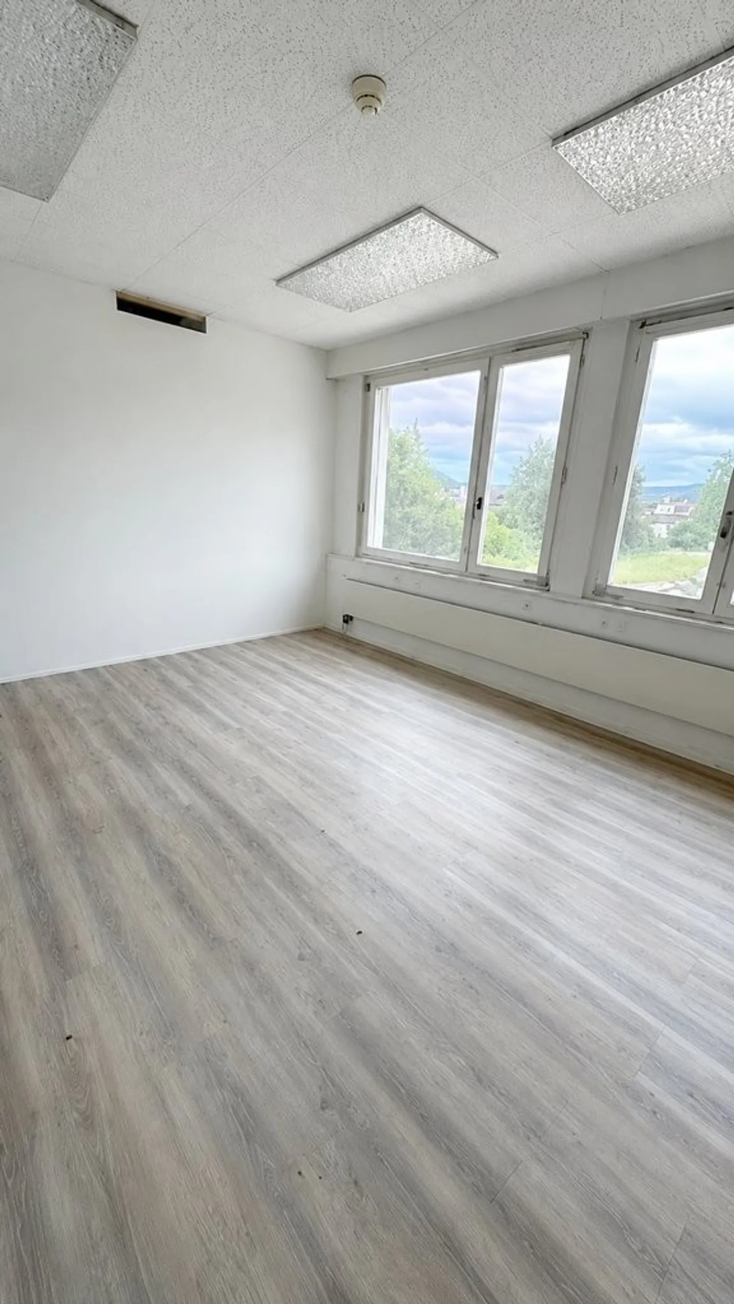 Attractive commercial space in the industrial area - directly on the Rhine - Photo 2 of 5
