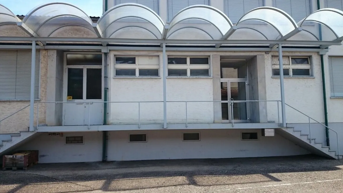 Attractive commercial space in the industrial area - directly on the Rhine - Photo 1 of 5