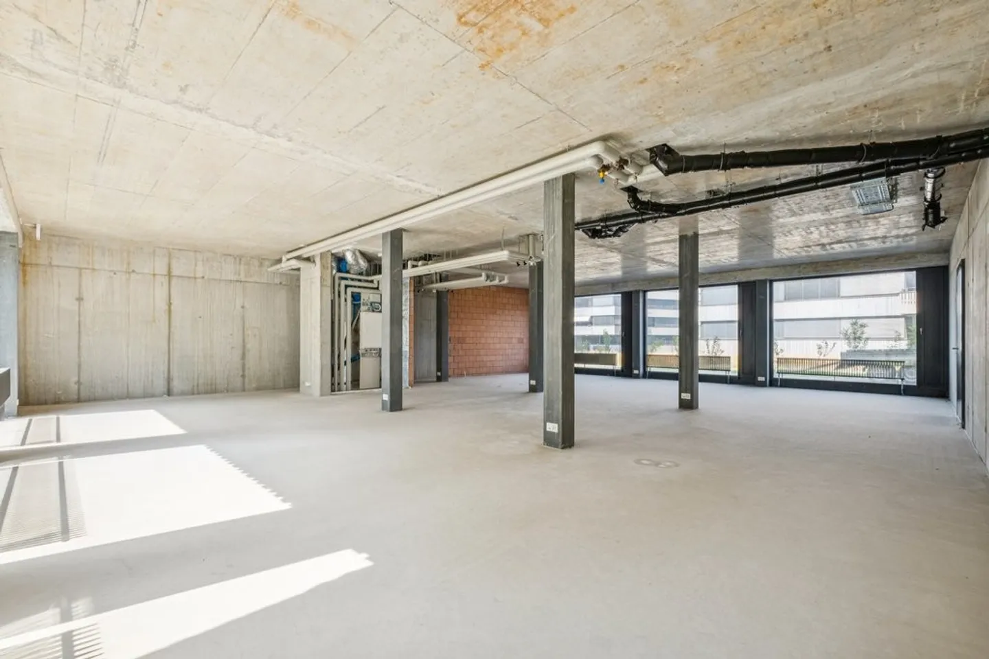Il posto perfetto per la tua azienda! - Tre affitti netti in regalo - Foto 7 di 8