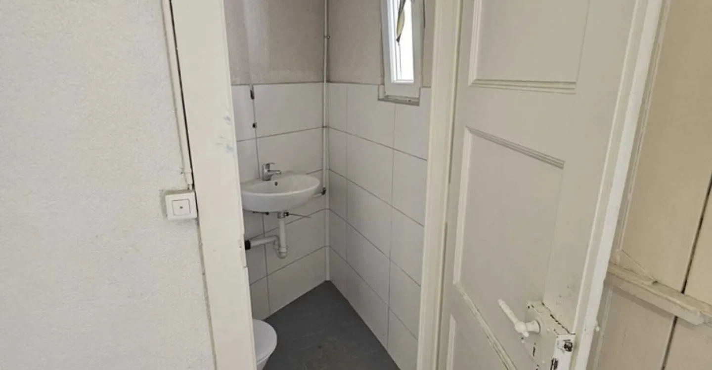 Espace de stockage au rez-de-chaussée - Photo 6 sur 7