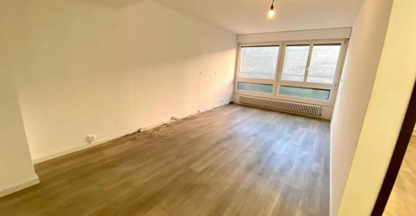 Office 4 rooms - Photo 2 of 12