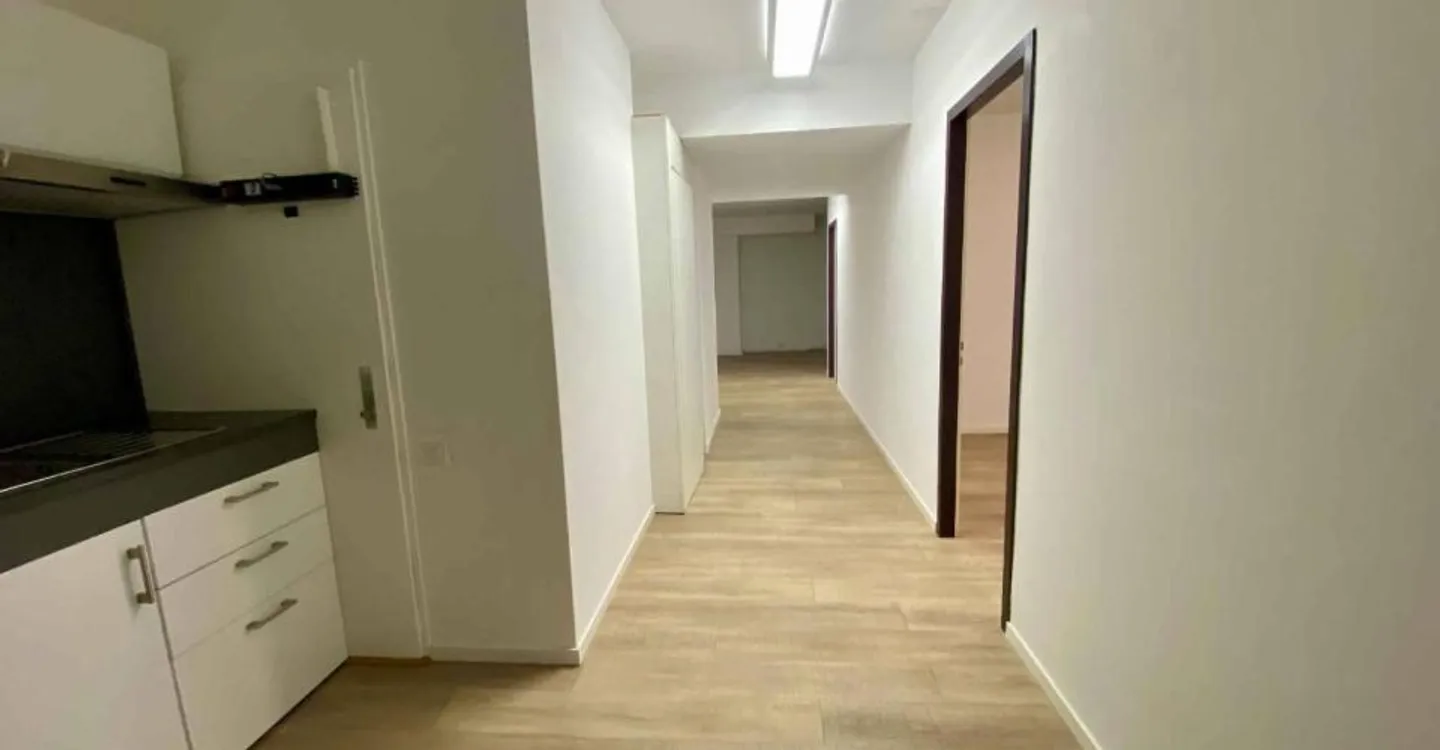 Office 4 rooms - Photo 10 of 12