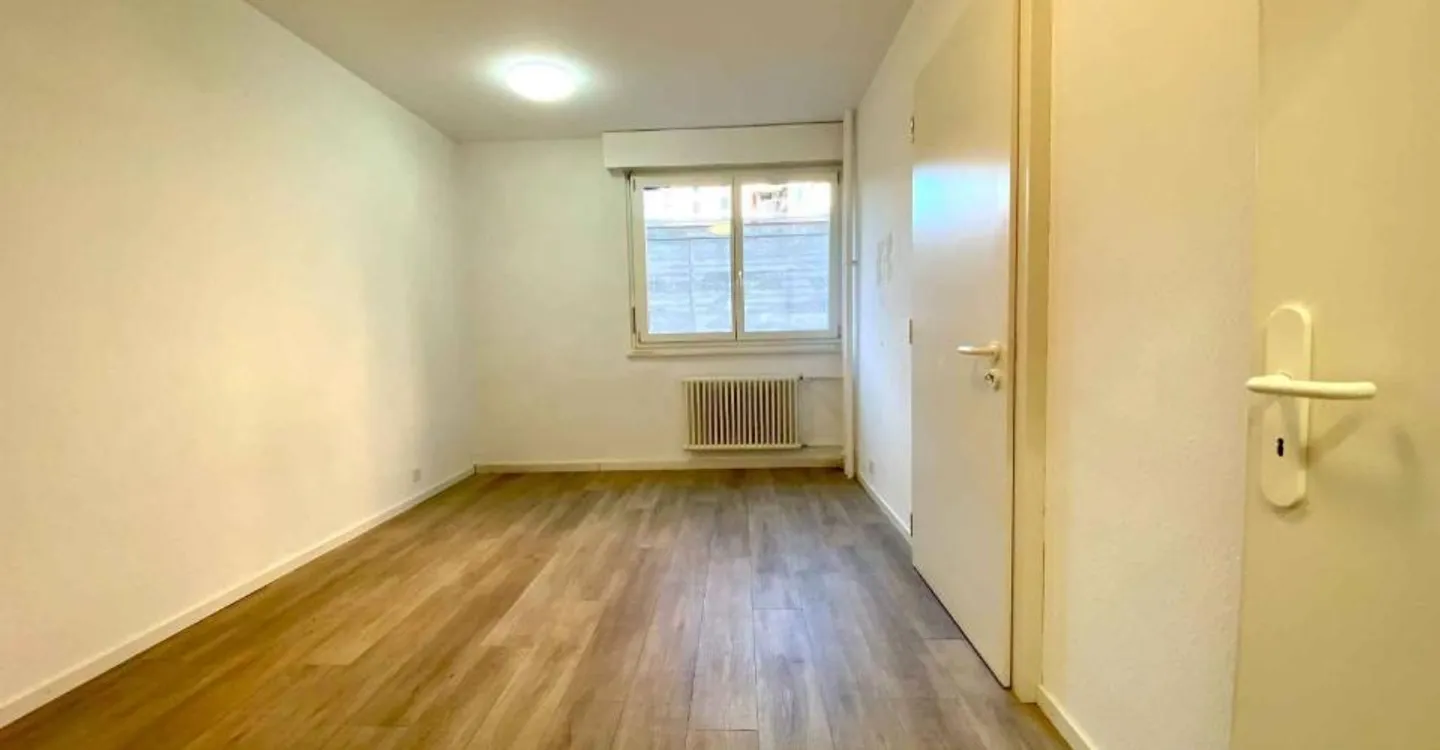 Office 4 rooms - Photo 4 of 12