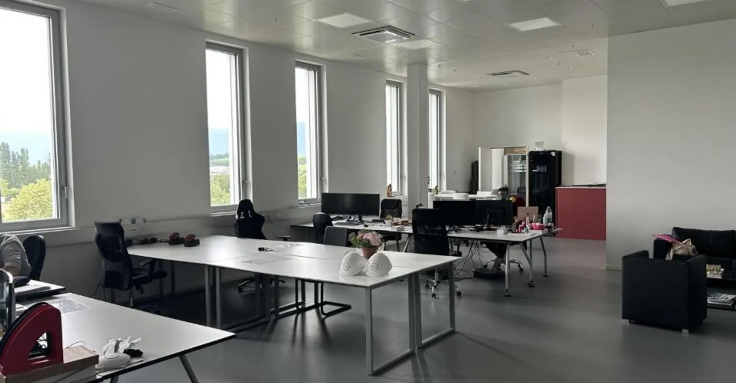 Espace de Bureau Polyvalent - Photo 4 sur 6
