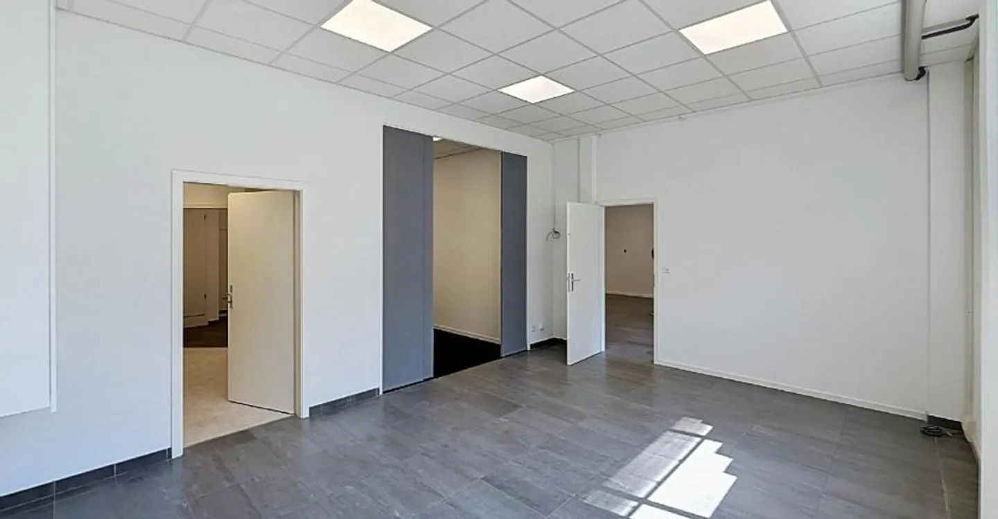 Espace Commercial Près Autoroute - Photo 4 sur 8