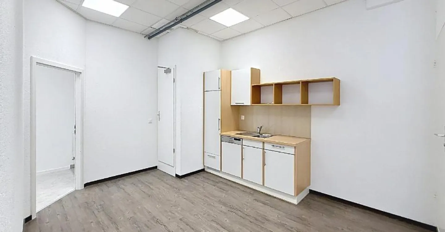 Espace Commercial Près Autoroute - Photo 5 sur 8