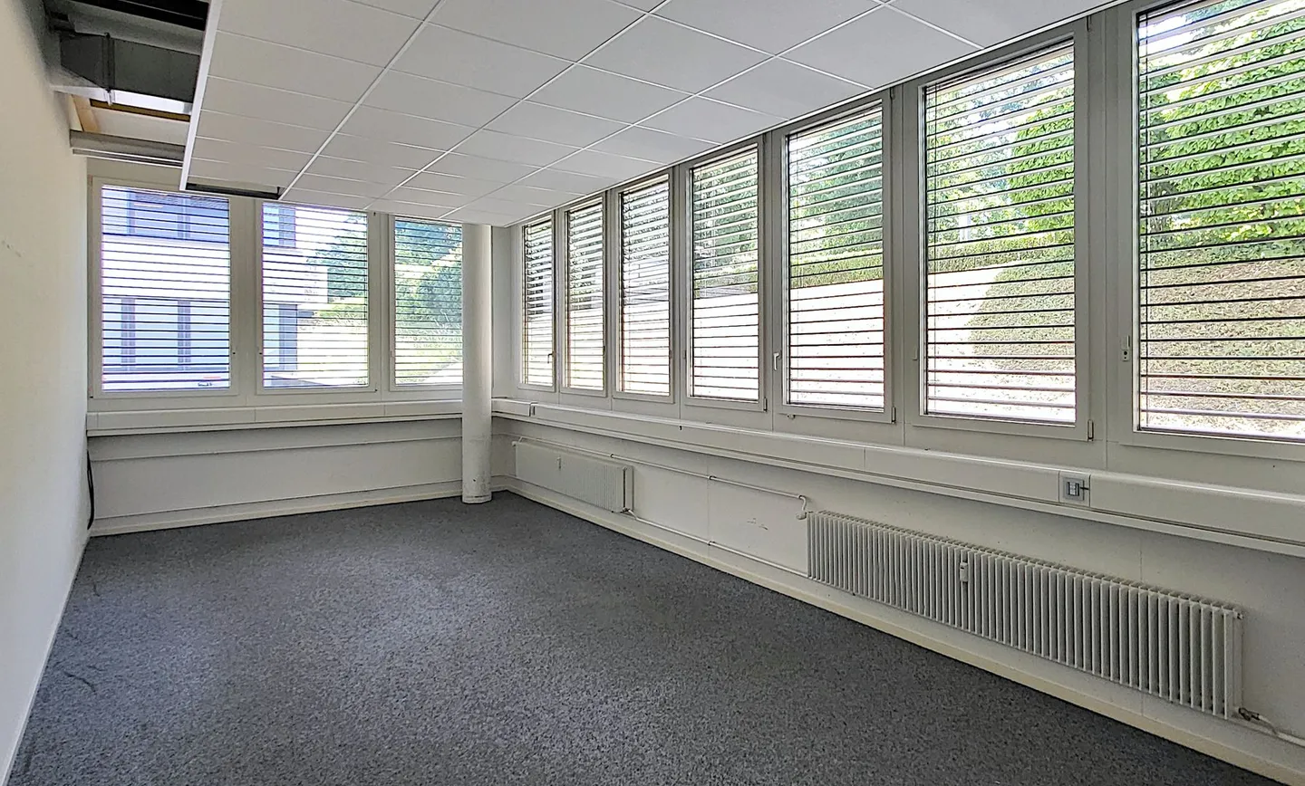 Accessible Commercial Spaces in TechCenter Reinach! - Photo 5 of 13
