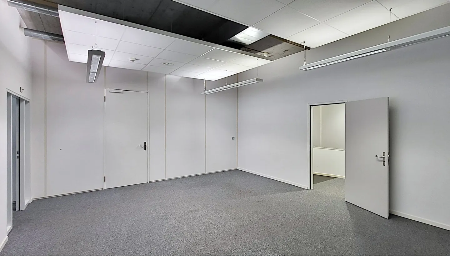 Fully developed office spaces in TechCenter Reinach! - Photo 5 of 13