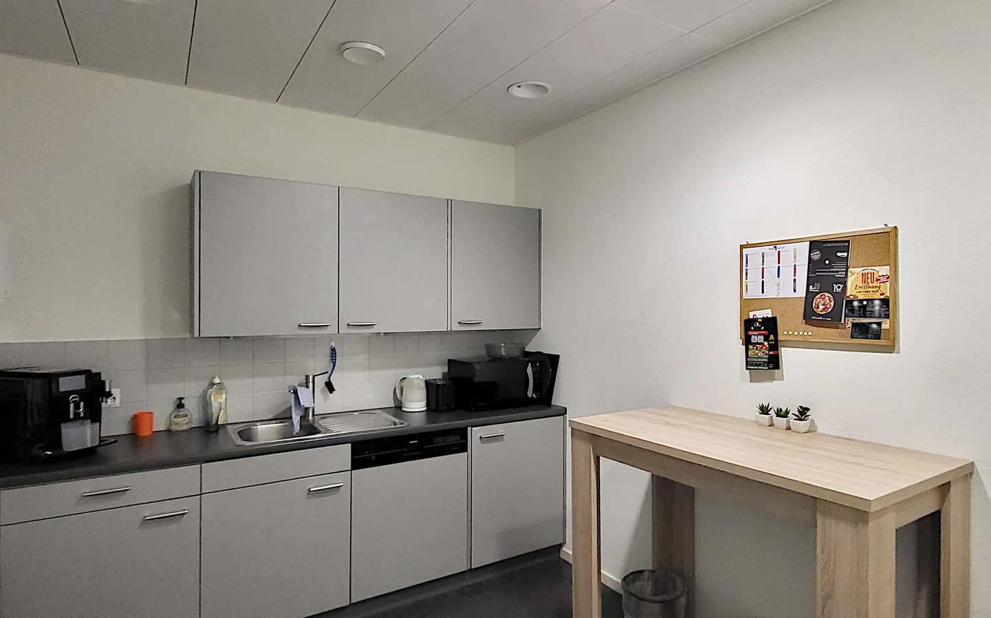 Fully developed office spaces in TechCenter Reinach! - Photo 10 of 13