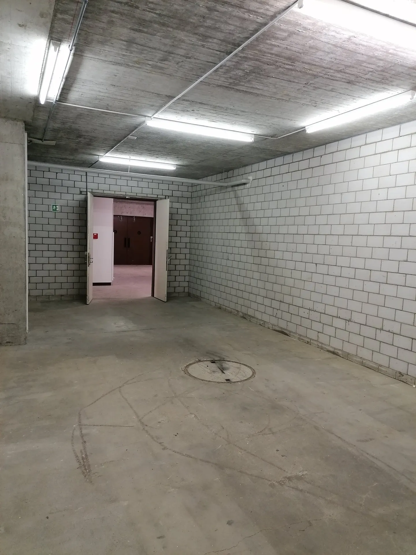 Large storage area with two rooms and large goods lift access - Photo 2 of 6