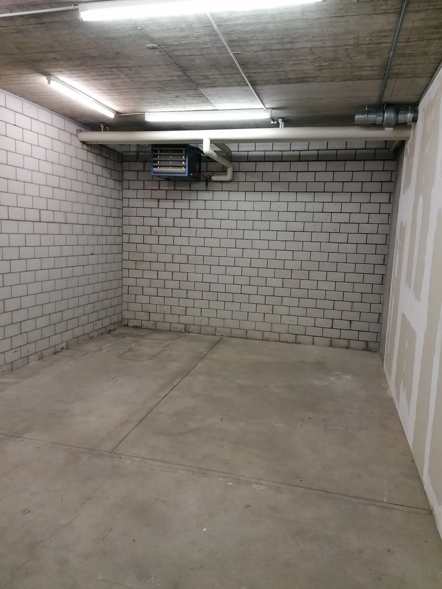 Large storage area with two rooms and large goods lift access - Photo 3 of 6
