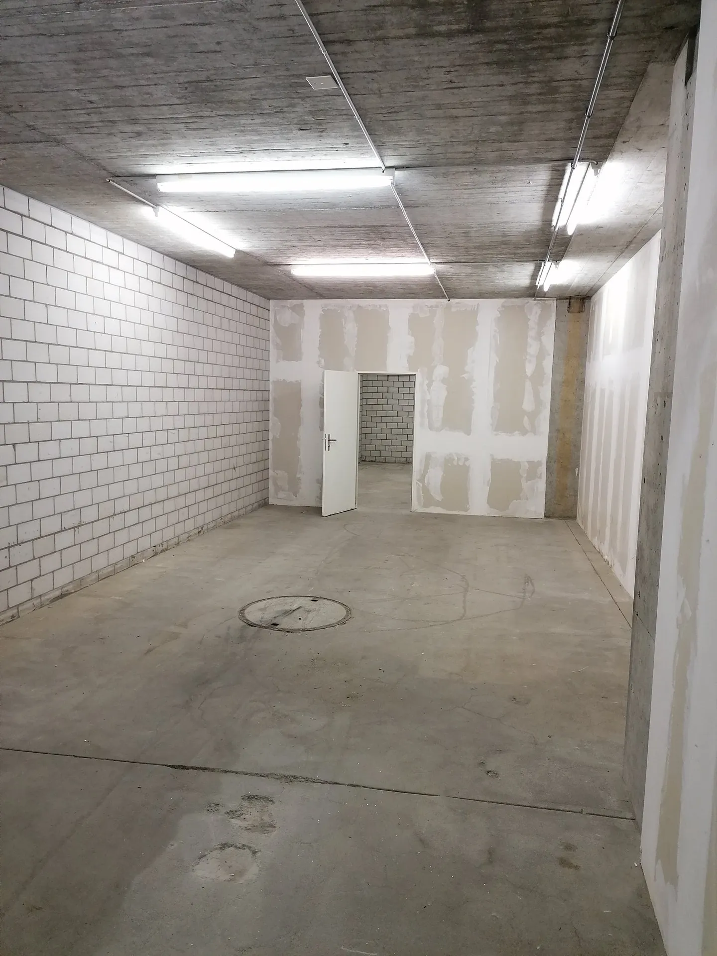 Large storage area with two rooms and large goods lift access - Photo 1 of 6