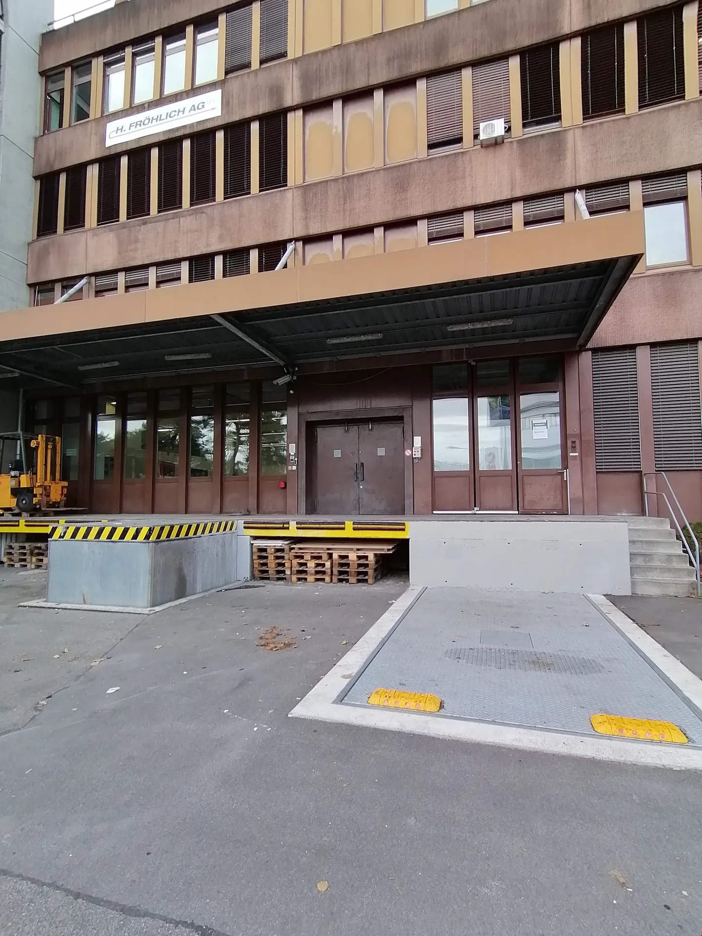 Partially developed commercial/industrial space on the ground floor, in the best location - Photo 2 of 10