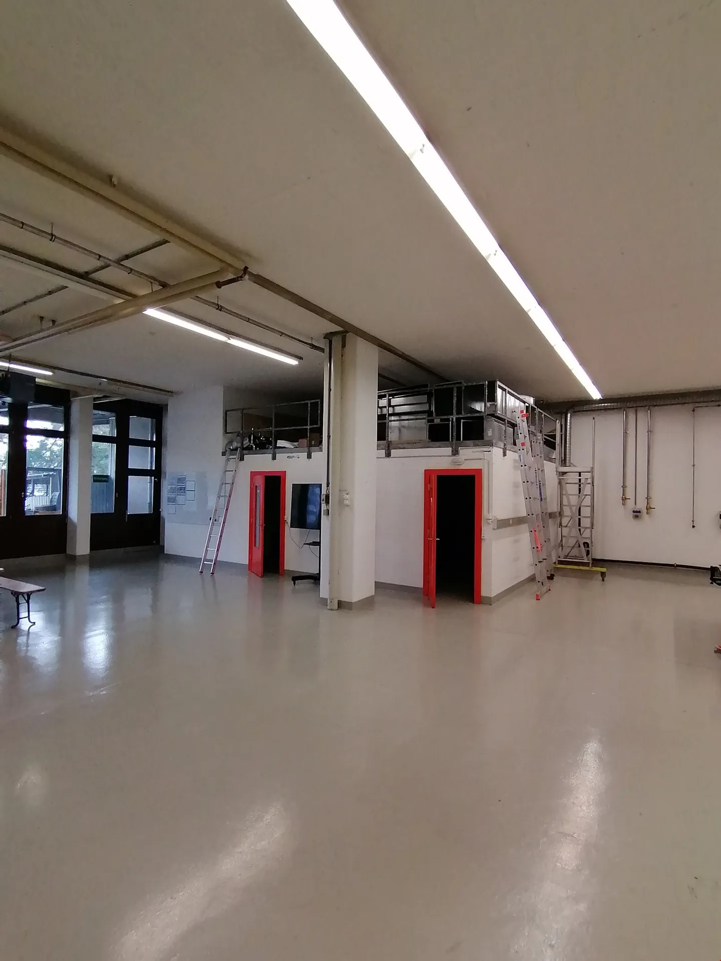 Partially developed commercial/industrial space on the ground floor, in the best location - Photo 4 of 10