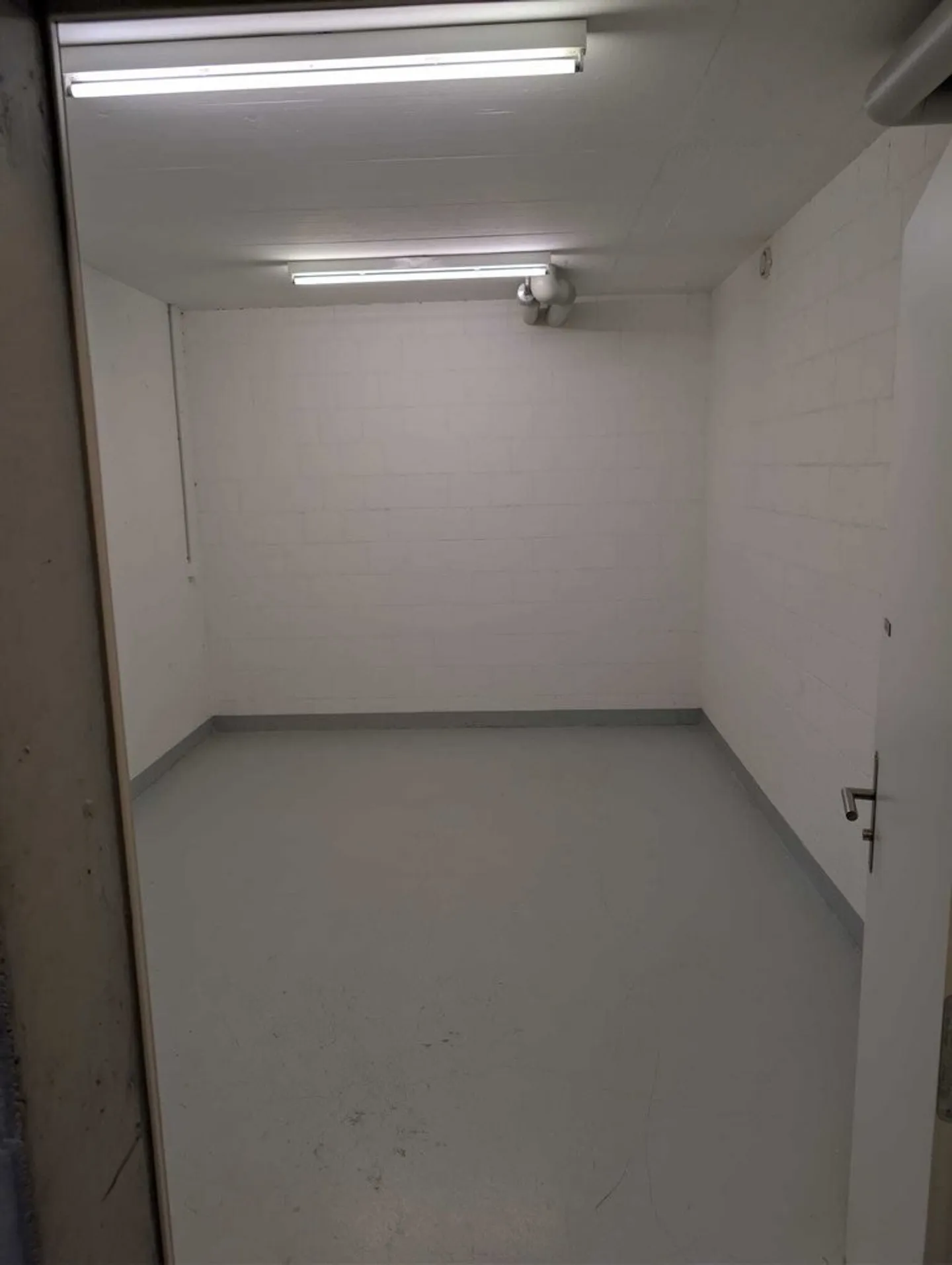 Practical hobby room for rent! - Photo 2 of 5