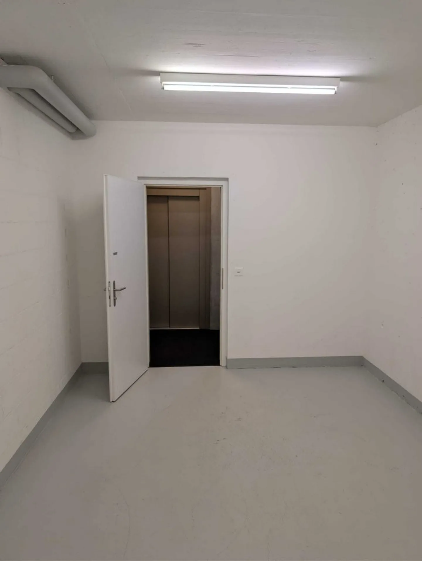 Practical hobby room for rent! - Photo 3 of 5