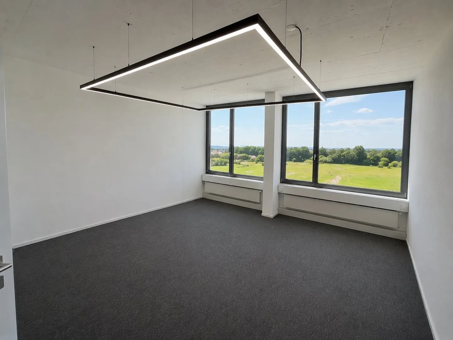 Attractive office or practice space in a central location - Photo 2 of 2