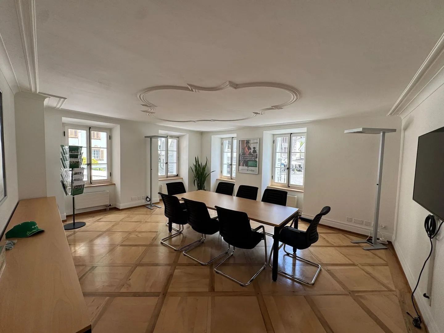 Office space for rent in the heart of Altdorf - Photo 10 of 13