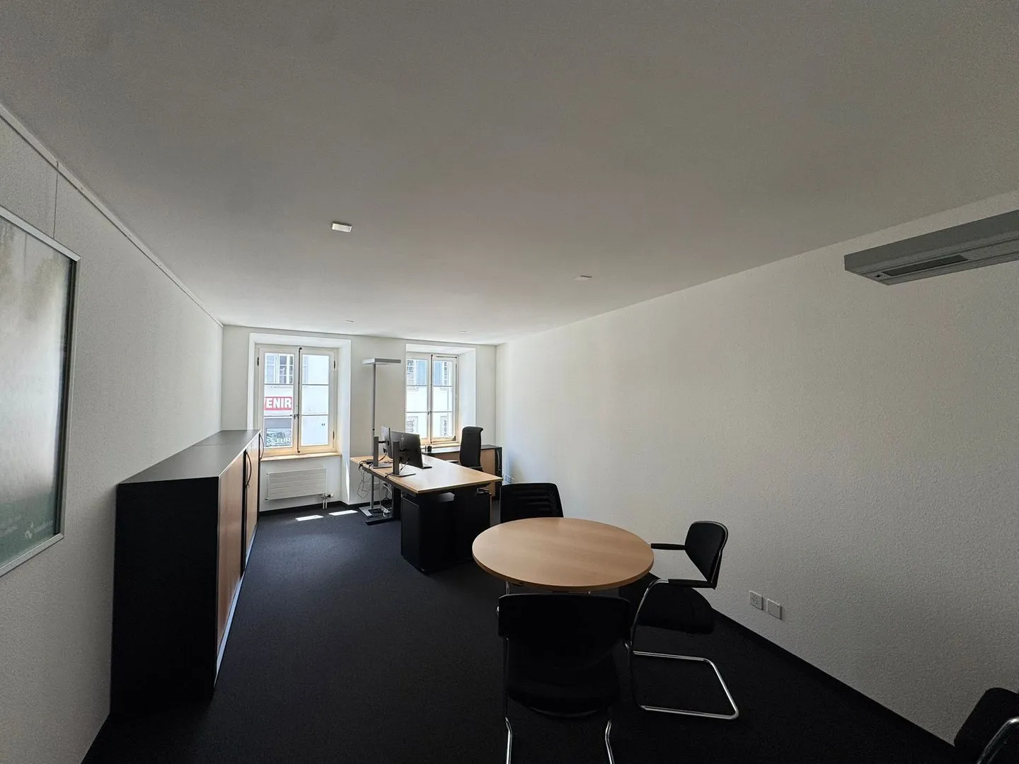 Office space for rent in the heart of Altdorf - Photo 4 of 13