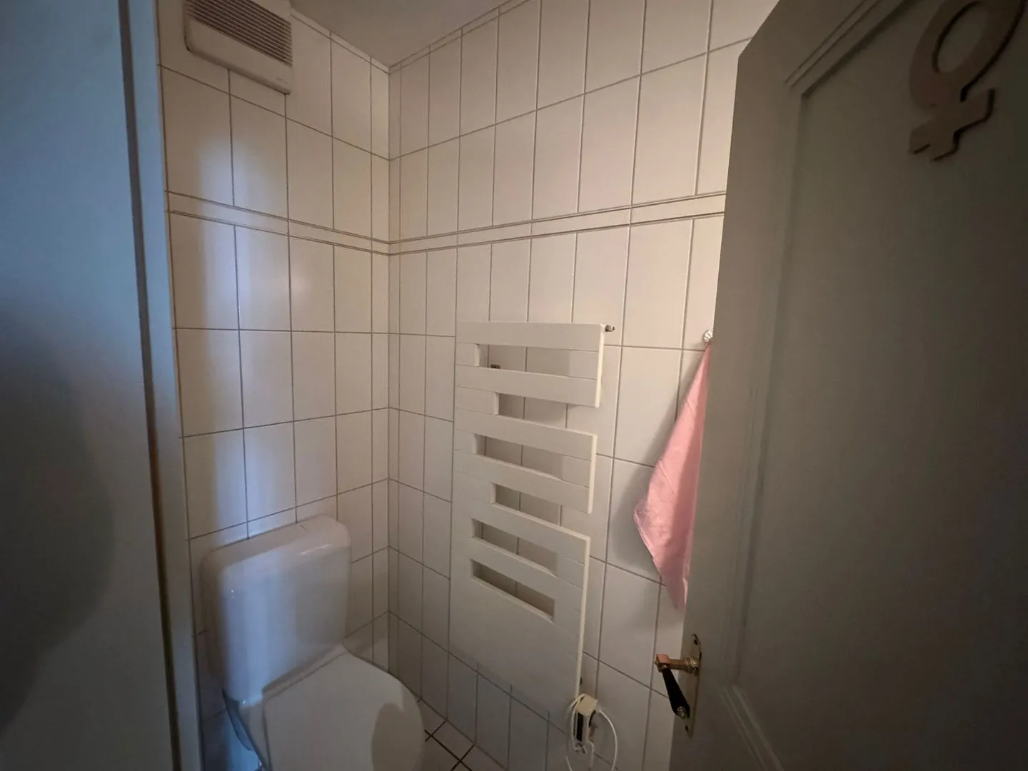 Office space for rent in the heart of Altdorf - Photo 8 of 13