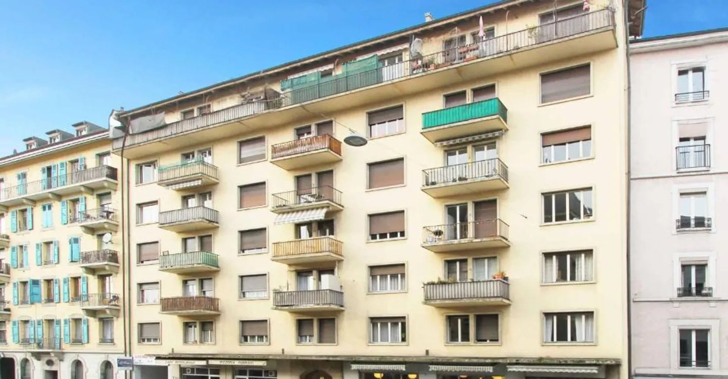 Commercial Space Near Eaux-Vives - Photo 1 of 2