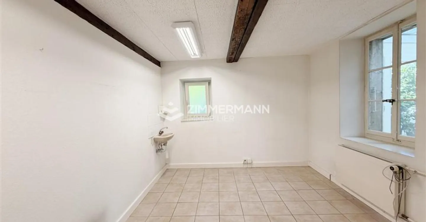 Bureaux,470 - Photo 3 of 10
