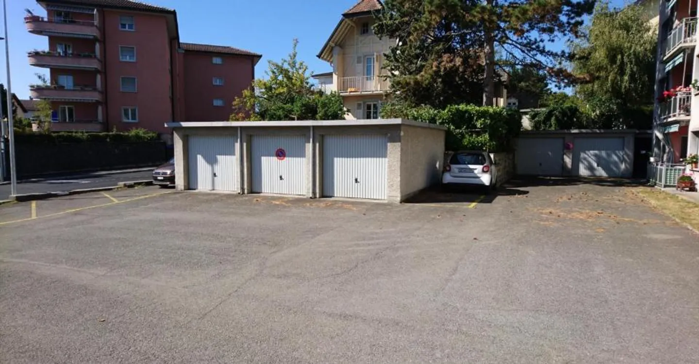 Garage - Photo 1 of 2