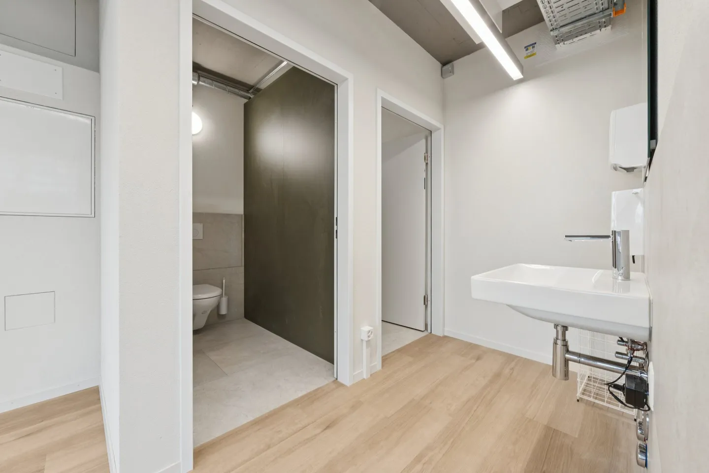Modern Office Space in Tivoli - Photo 2 of 3