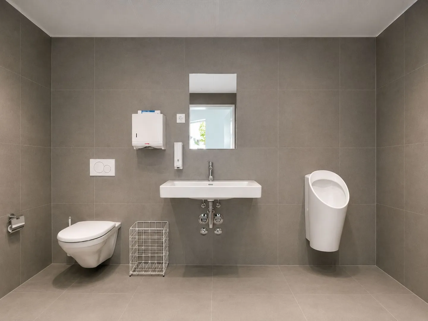 Commercial space on the ground floor for services, sales or office! - Photo 6 of 8