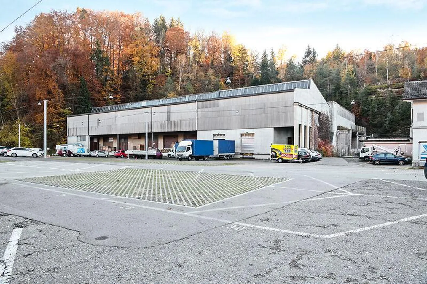 Ampio magazzino in una posizione ben collegata - Foto 1 di 3