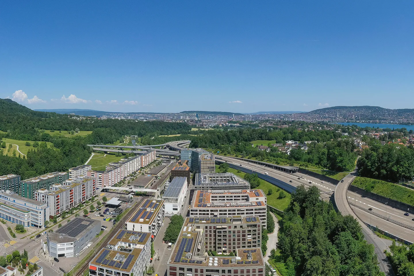Grosszügiger Gewerberraum an attraktiver Lage im Quartier Greencity - Foto 2 di 10