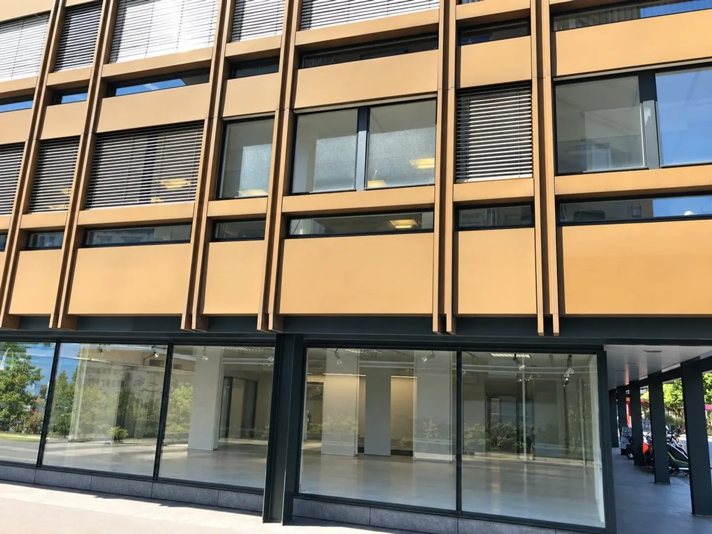 Attraktive Ladenfläche Nähe Stadtzentrum zu vermieten - Photo 2 sur 7