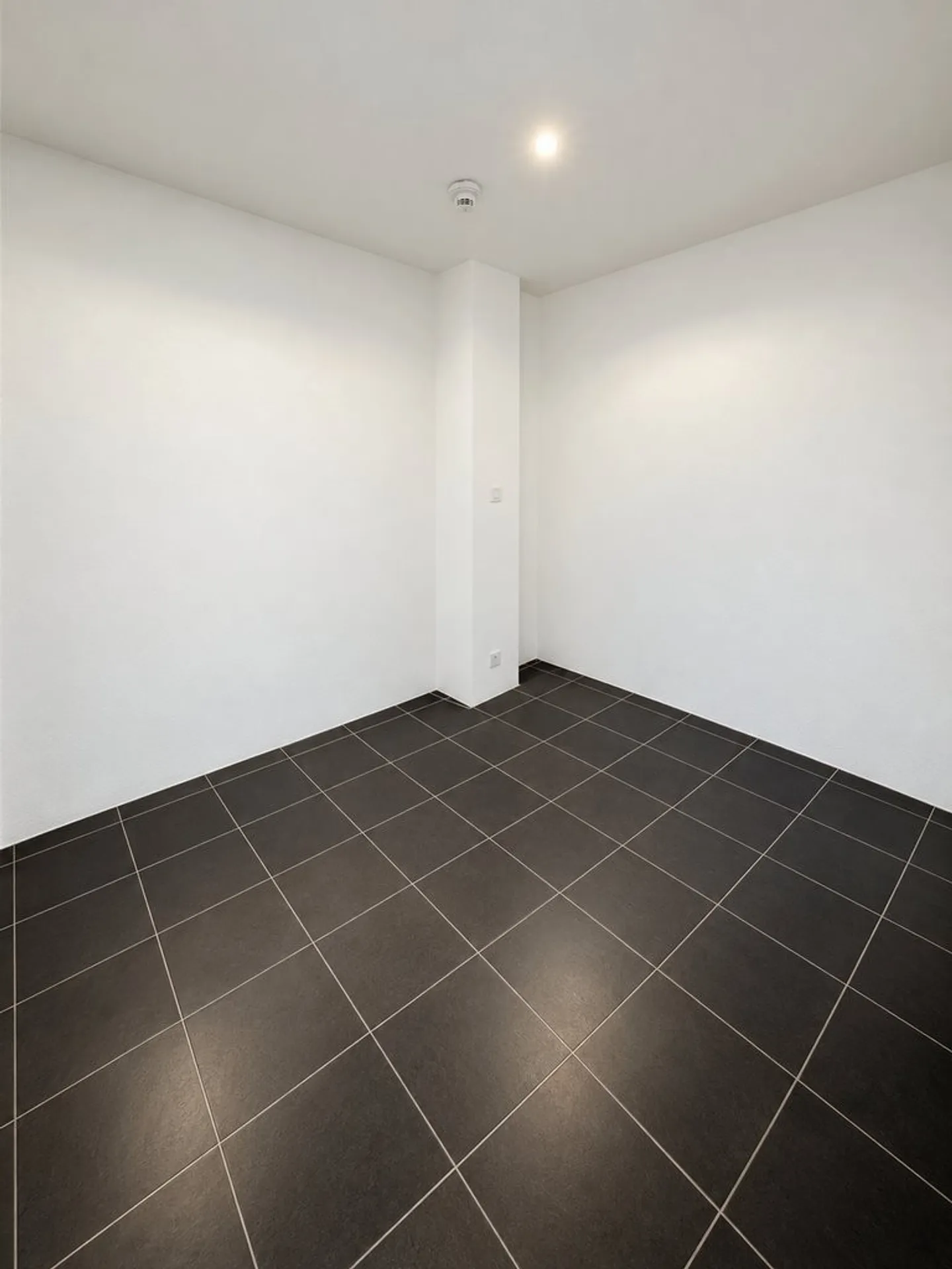 Attraktive Ladenfläche Nähe Stadtzentrum zu vermieten - Photo 5 sur 7
