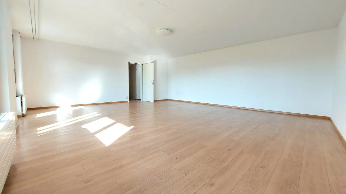 Large heated craft room of 40 m² with separate WC - Photo 2 of 7