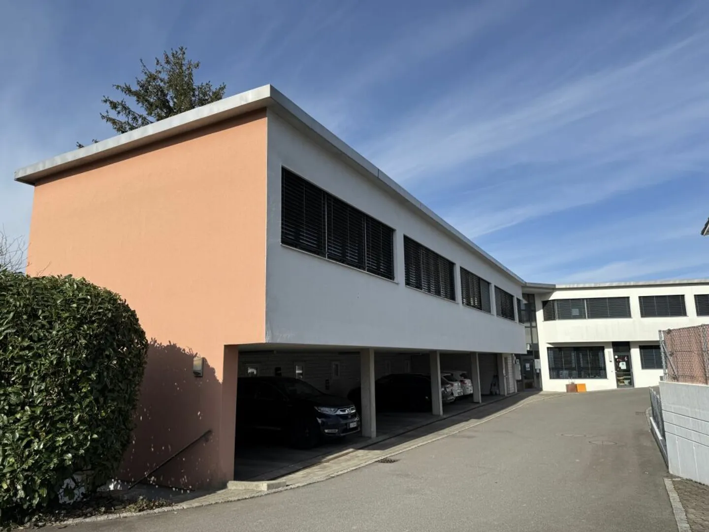 Possibilités d'utilisation polyvalentes dans un emplacement central ! - Photo 2 sur 8
