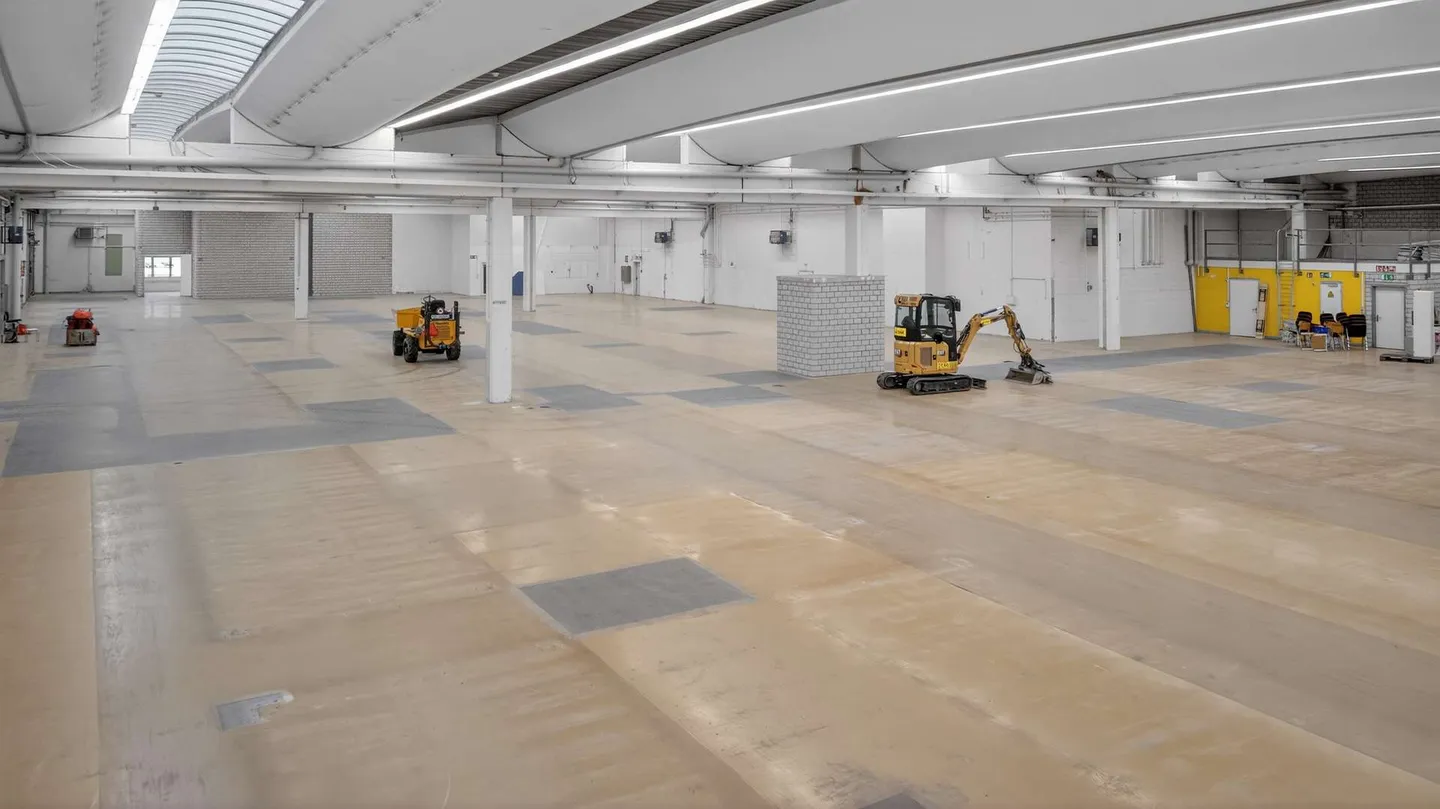 Hünenberg Business Hub | Spazi commerciali a partire da 1.000 m² per produzione, commercio, tempo libero e showroom - Foto 8 di 13