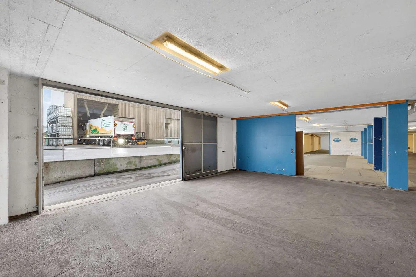 Spazi di magazzino e logistica da 2.379 m² a 5.200 m² con accesso diretto ai camion - Foto 2 di 13