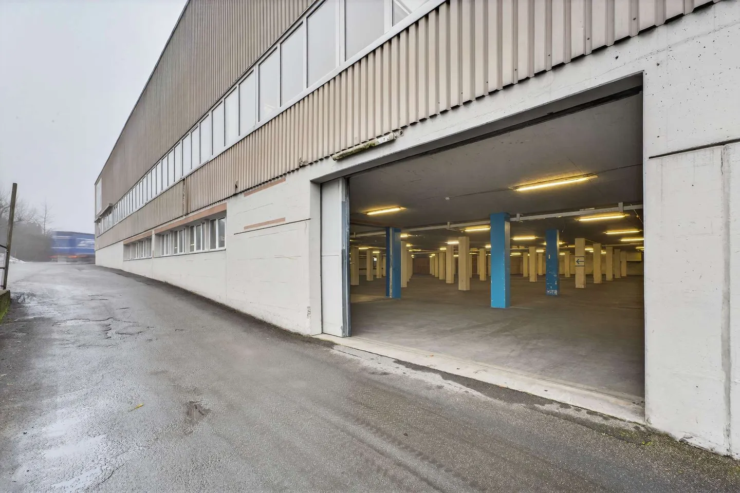Spazi di magazzino e logistica da 2.379 m² a 5.200 m² con accesso diretto ai camion - Foto 1 di 13