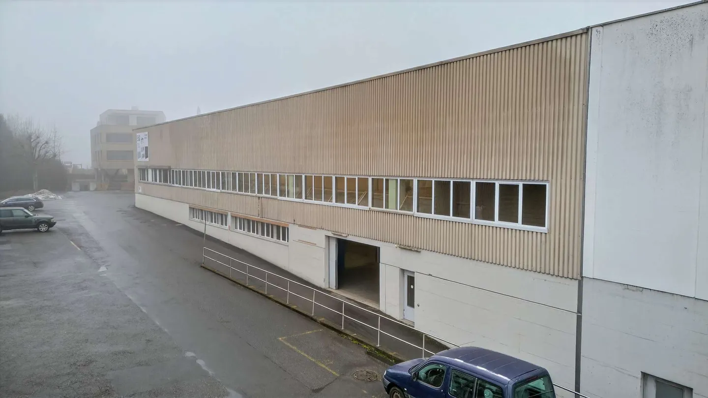 Spazi di hall a partire da circa 1.000 m² e 7,2 m di altezza per produzione, commercio, tempo libero e showroom - Foto 8 di 13