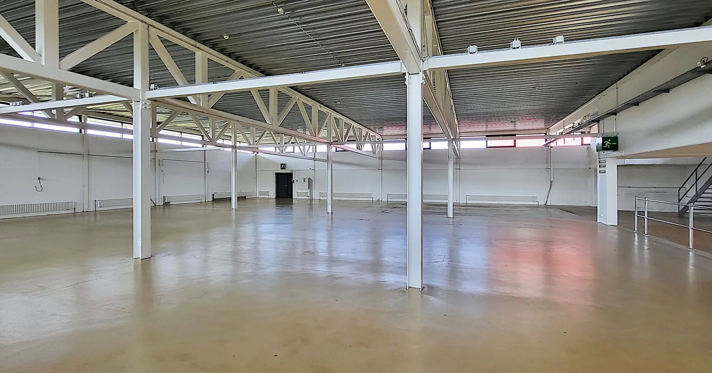 Spazio commerciale attraente in un quartiere emozionante - Foto 3 di 7