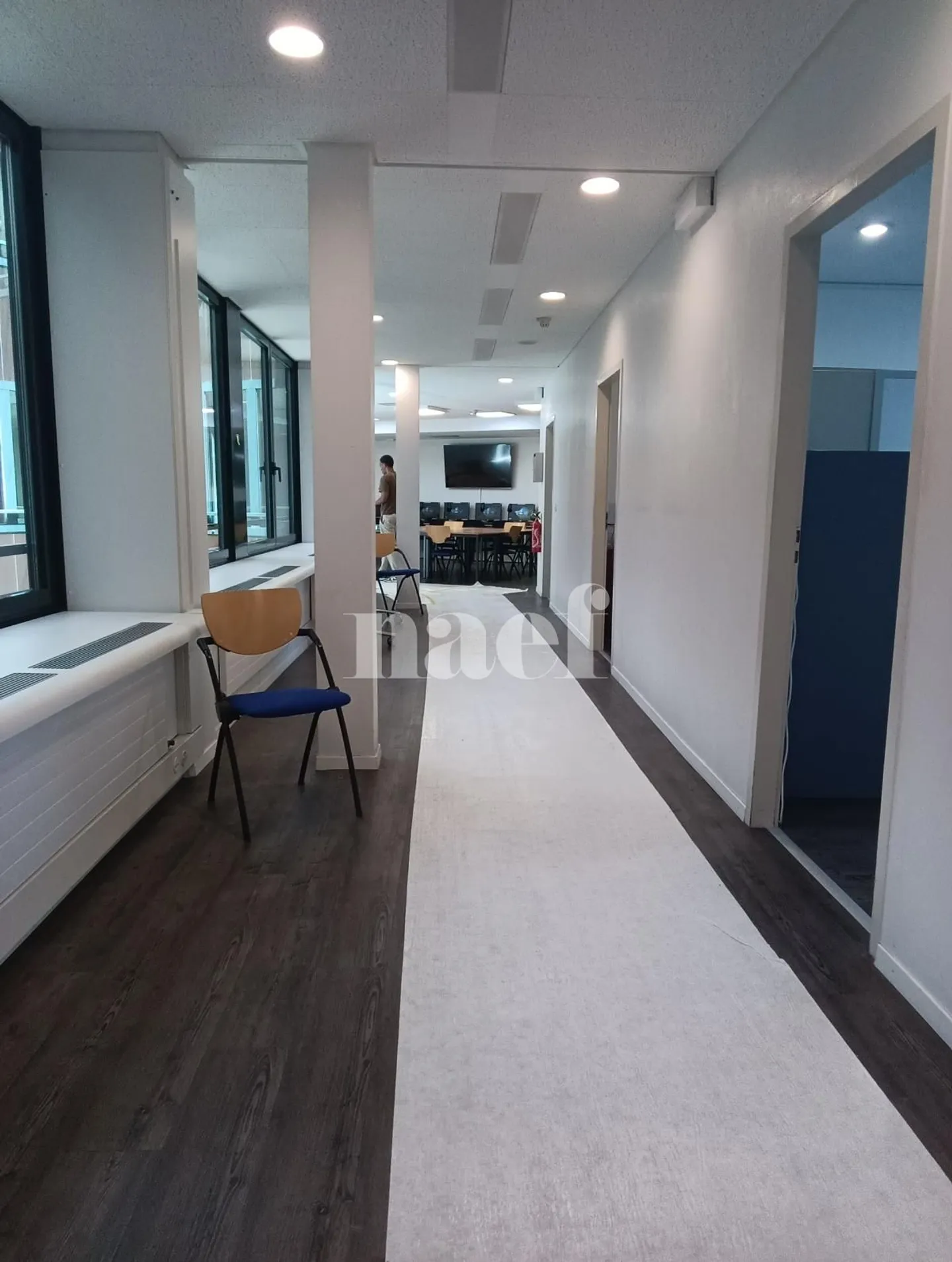 Offices of approximately 292 m2 - Photo 4 of 9
