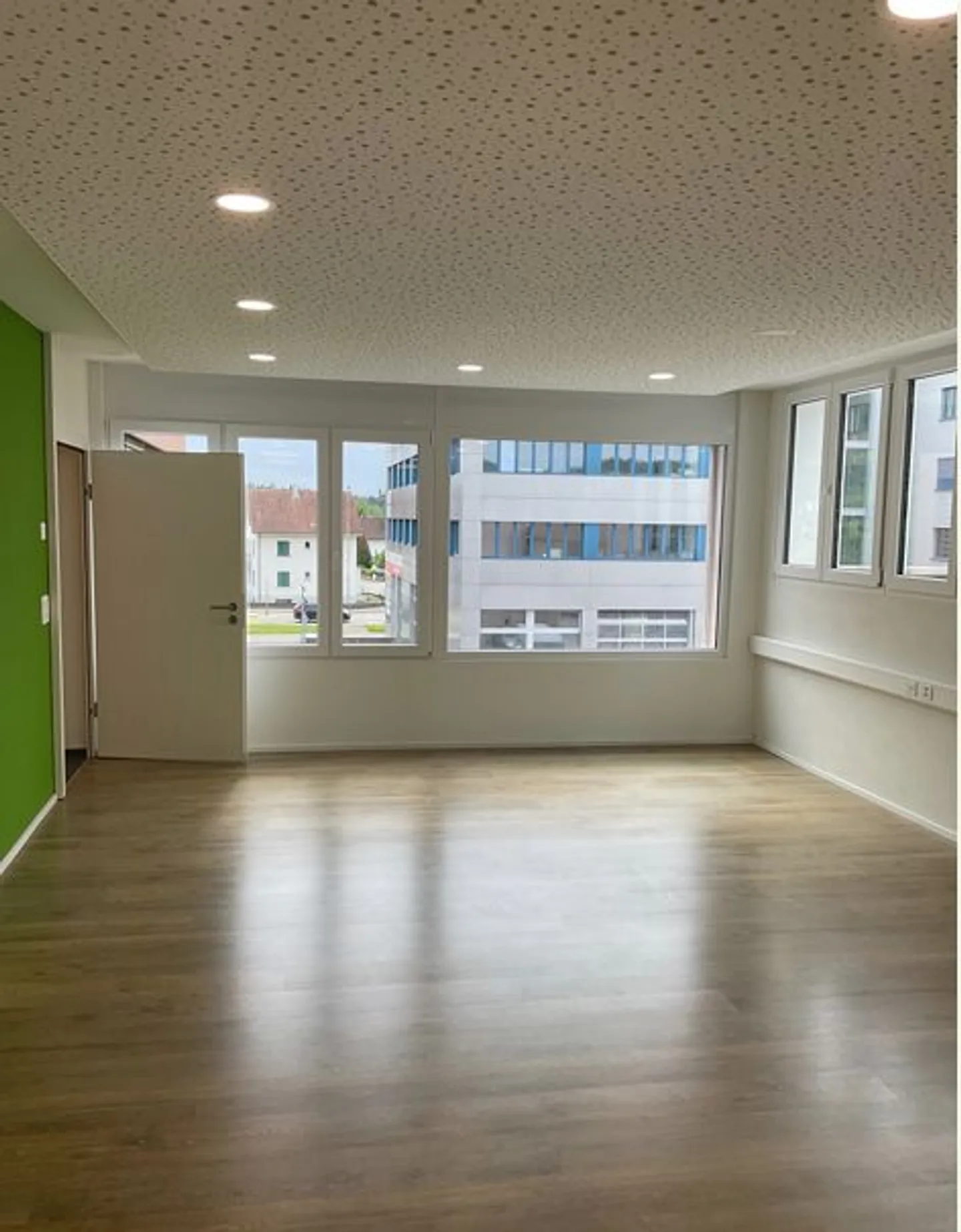 Office/Commercial Space in Oftringen at Attractive Conditions - Photo 3 of 9