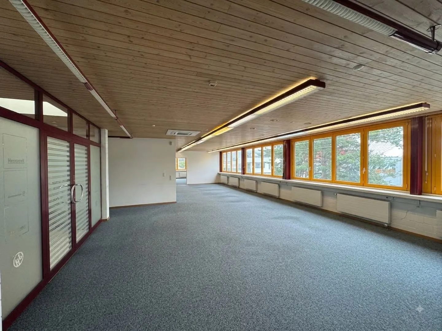 366 m² - Spazio Ufficio Moderno - Luminoso, Flessibile & Ben Collegato a Münsingen - Foto 1 di 10