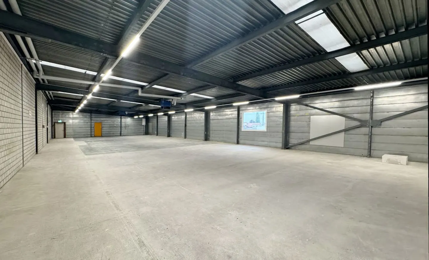 536 m² - Spazio di stoccaggio versatile a Münsingen - Foto 1 di 4