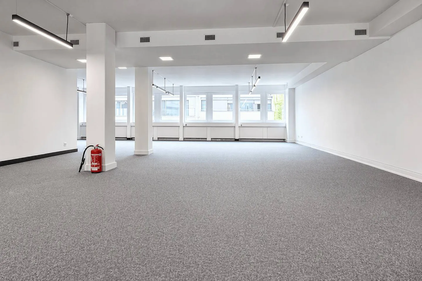 Plug & Work Offices in Prime Location? Near SBB Basel Station (partial area also possible) - Photo 3 of 13