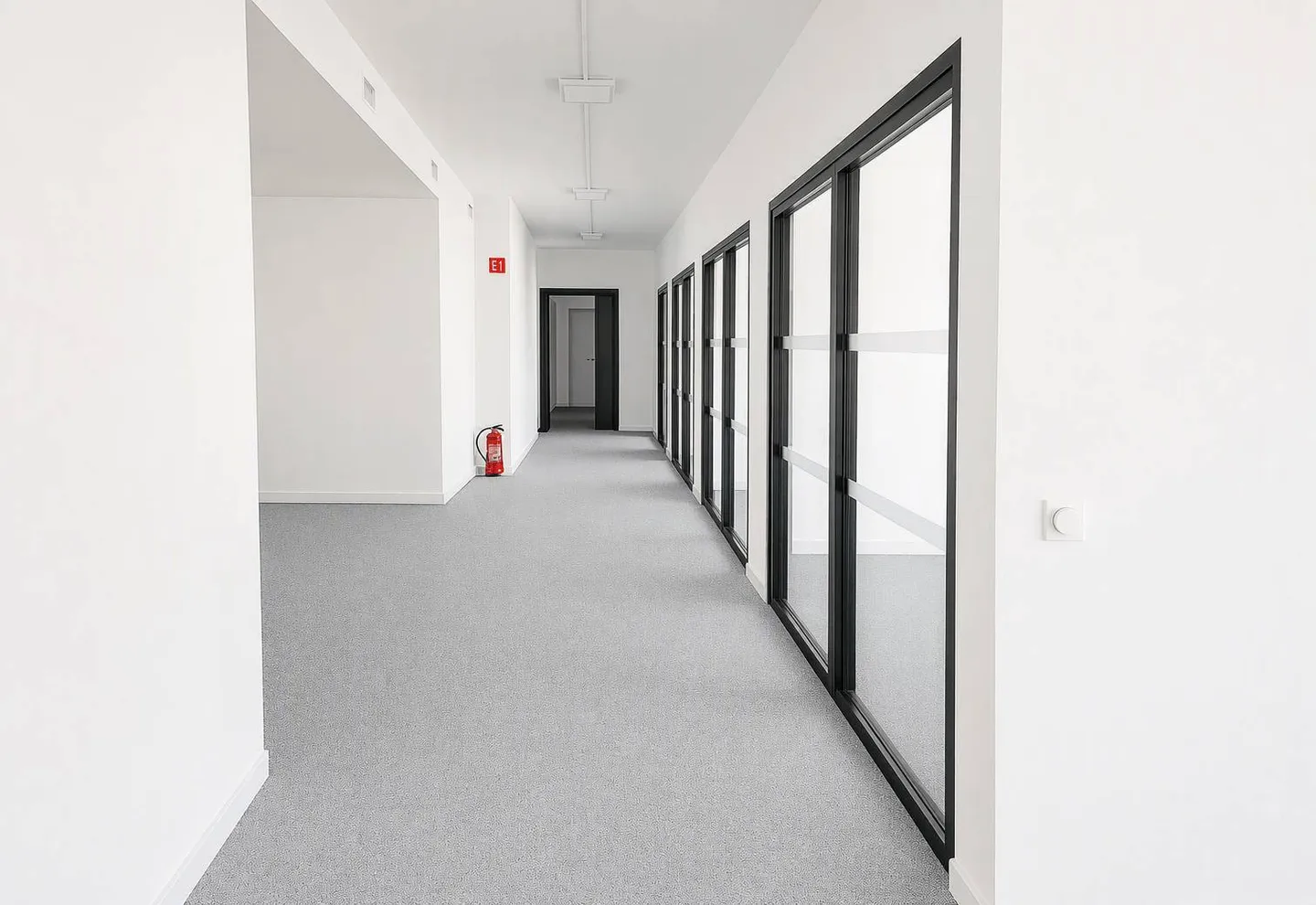 Plug & Work Offices in Prime Location? Near SBB Basel Station (partial area also possible) - Photo 5 of 13