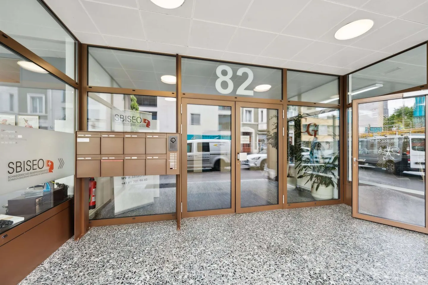 Plug & Work Offices in Prime Location? Near SBB Basel Station (partial area also possible) - Photo 9 of 13
